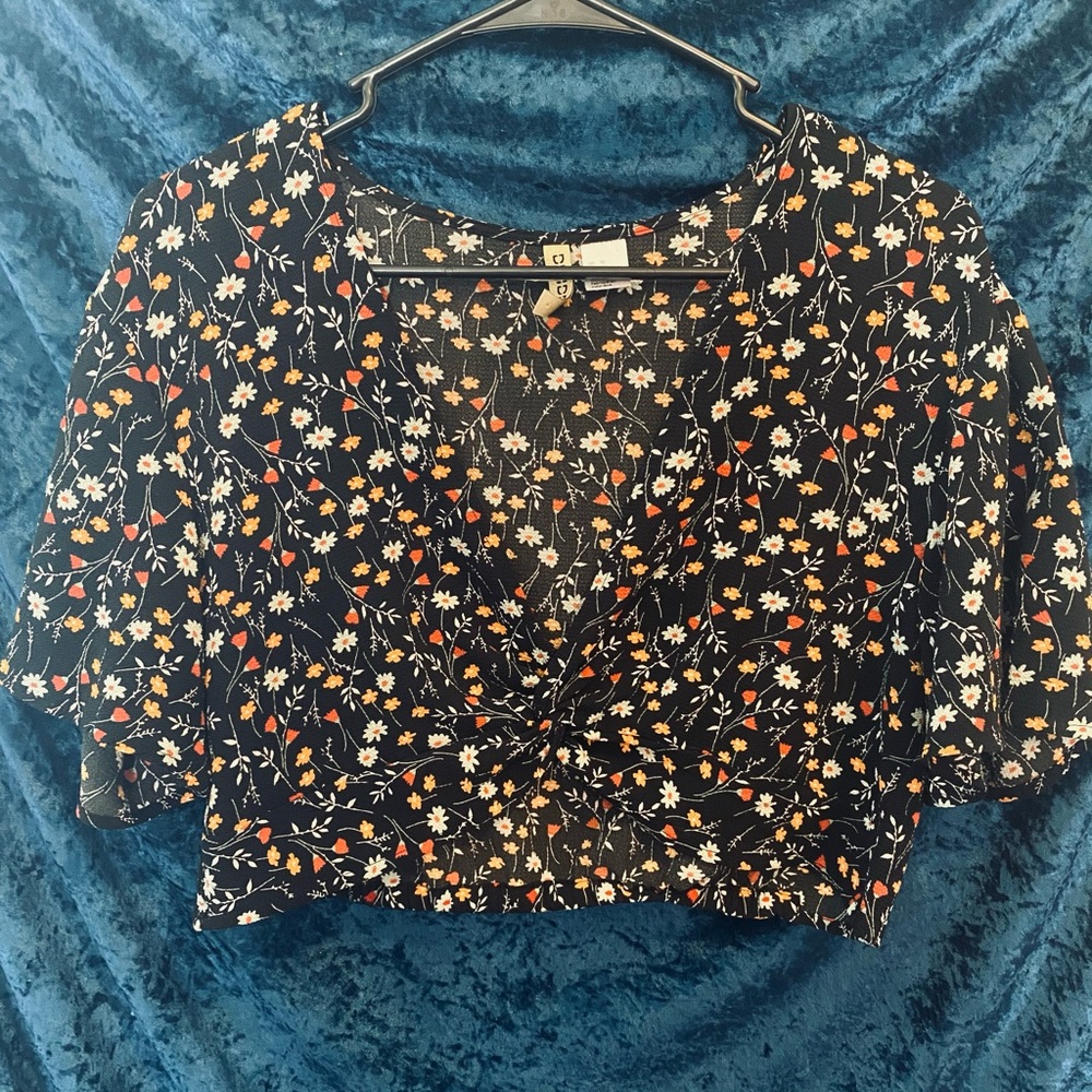 Knot front floral crop top